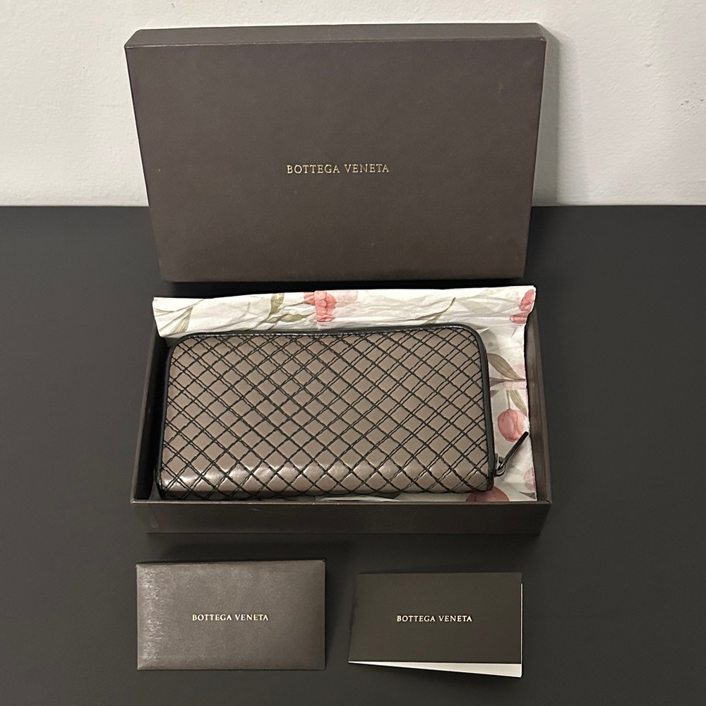 Bottega Veneta Dark Beige & Black Woven Zip Around Wallet. NWOT & Incl Orig Box - Picture 3 of 15